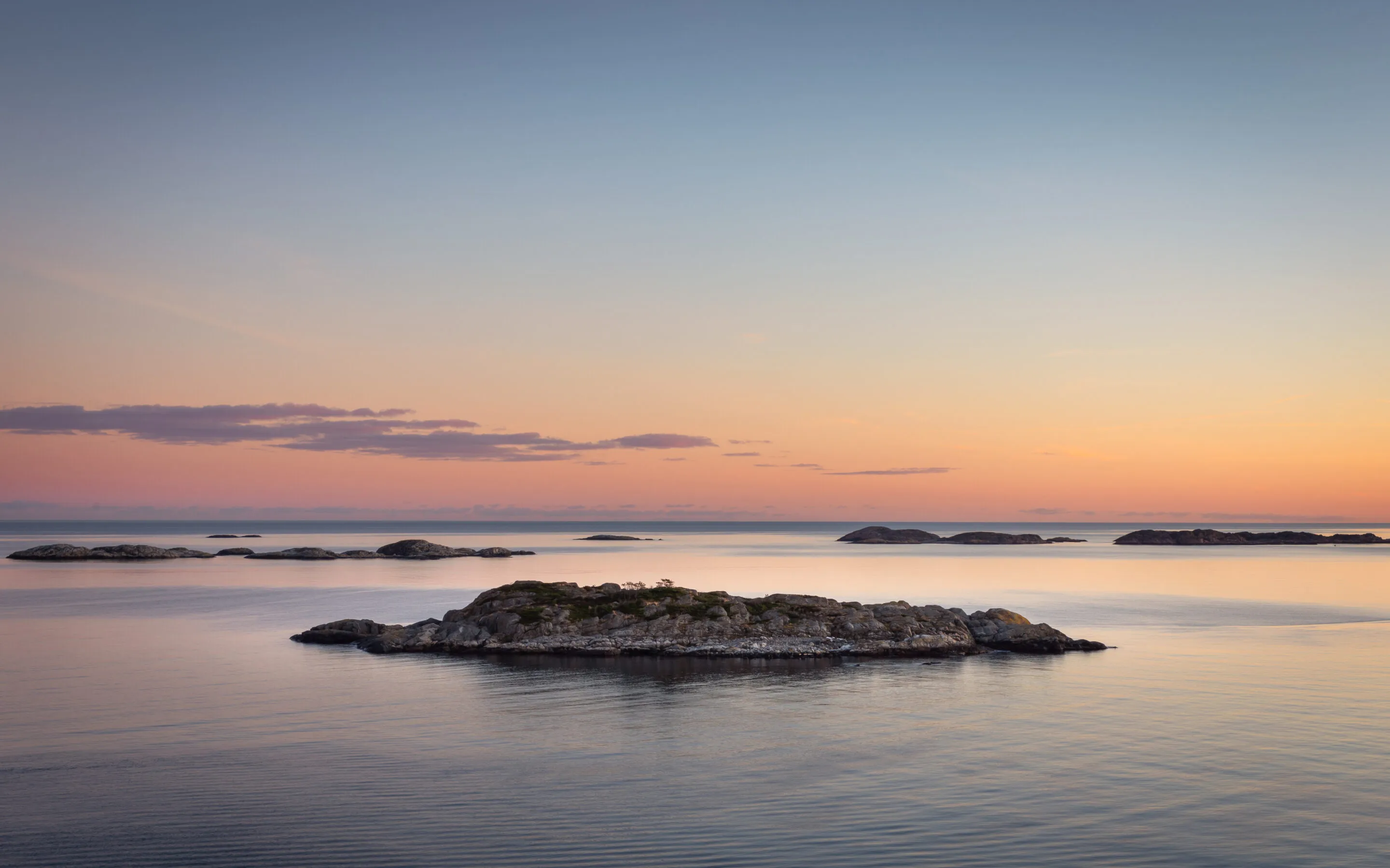 Gylden Skjærgård – Da sola la seg over skjærene og malte hele havet gull.
